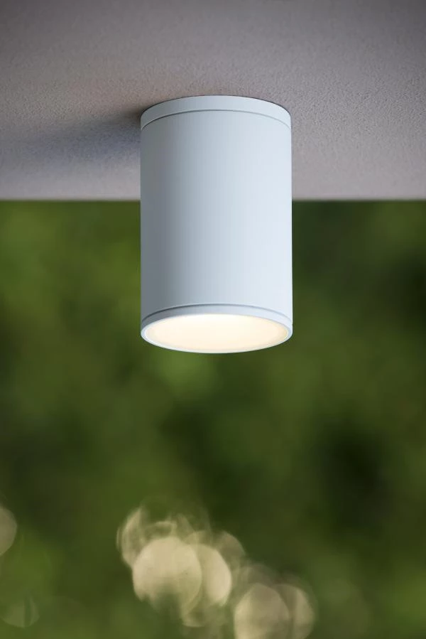 Lucide TUBIX - Ceiling spotlight Outdoor - Ø 10,8 cm - 1xE27 - IP54 - White - ambiance 1